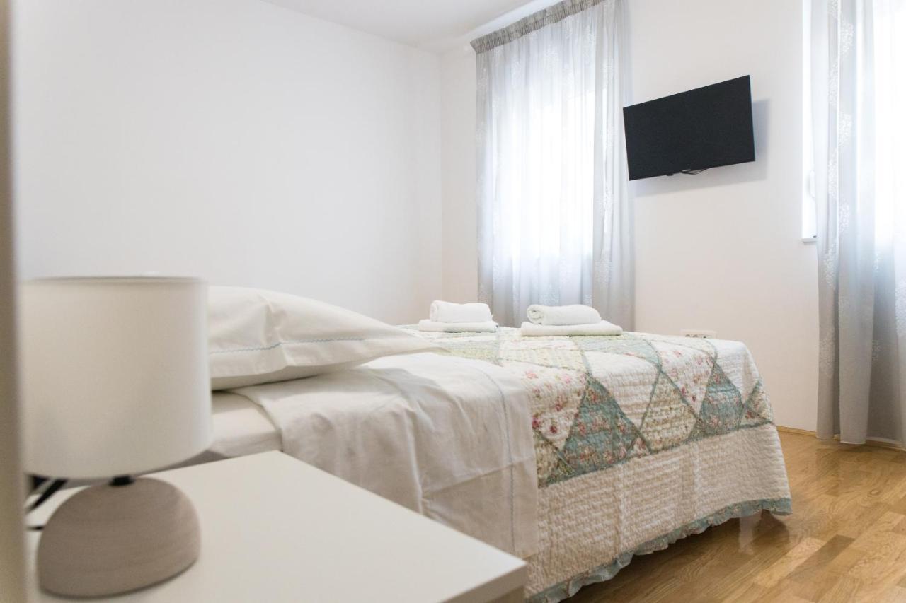 Apartment Zara - Luxury Apartment With Private Pool Exteriér fotografie